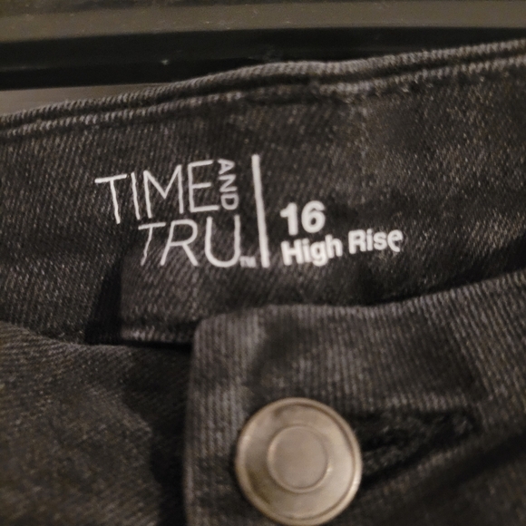 Time and Tru Womens Size 16 Cropped Flare Black Jeans - Picture 3 of 3
